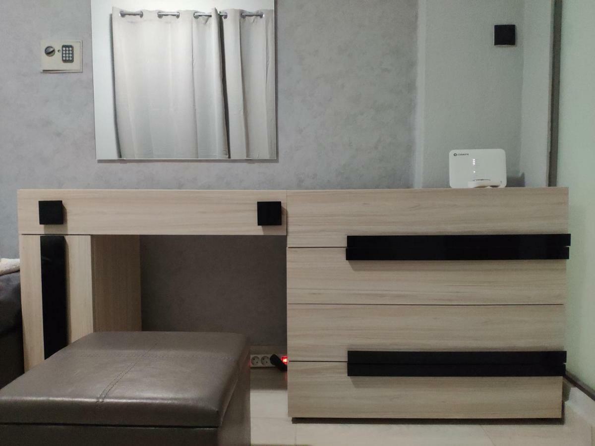 Standard Apartment By Prima Lodging テッサロニキ エクステリア 写真
